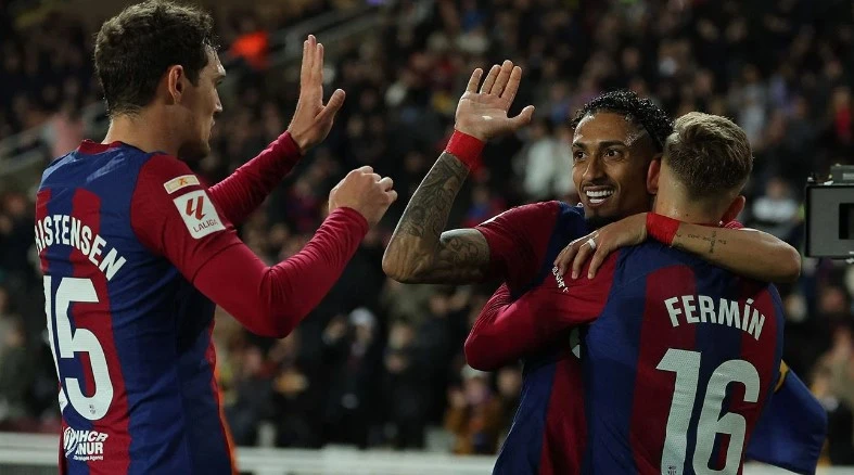 Barcelona Thrilling 4-2 Victory vs Valencia Lewandowski Hat-trick Seals Win